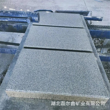 湖北生態仿石磚燒面芝麻黑石材加工火燒面石材石板定制地面鋪裝